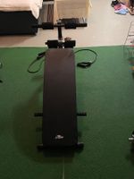 Trainingsbank mit Fitnessbändern fast wie neu