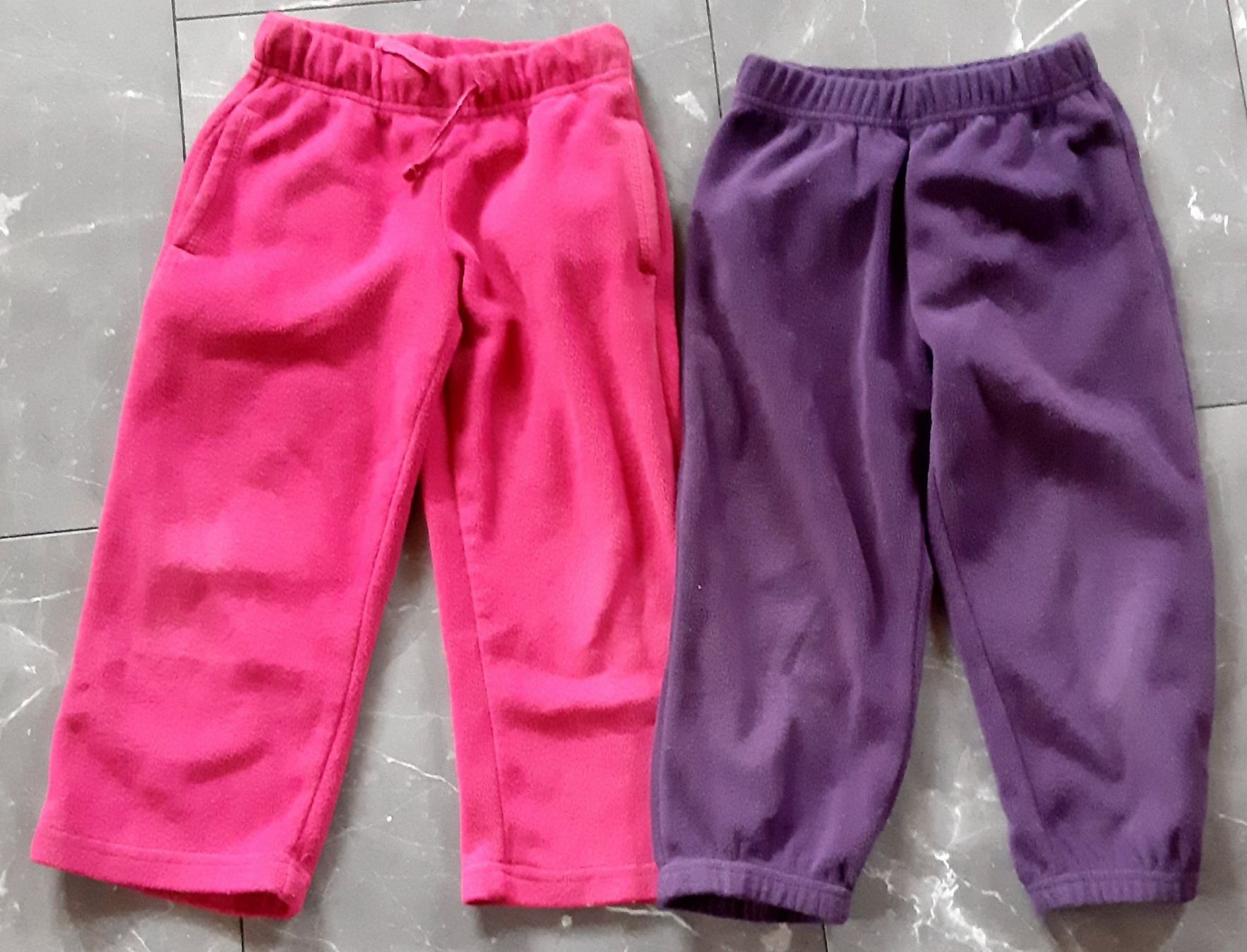 Hosen: 2x Mädchen Fleecehosen Gr.98 – Gebraucht aus Wiler b. Utzenstorf von ryan81