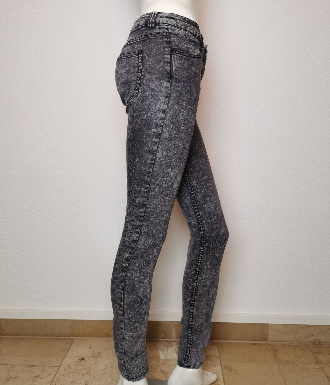 Jeans: Jeans grau Damen anthrazit - S – Usato da Wettingen venduto da JasminL92-3 4