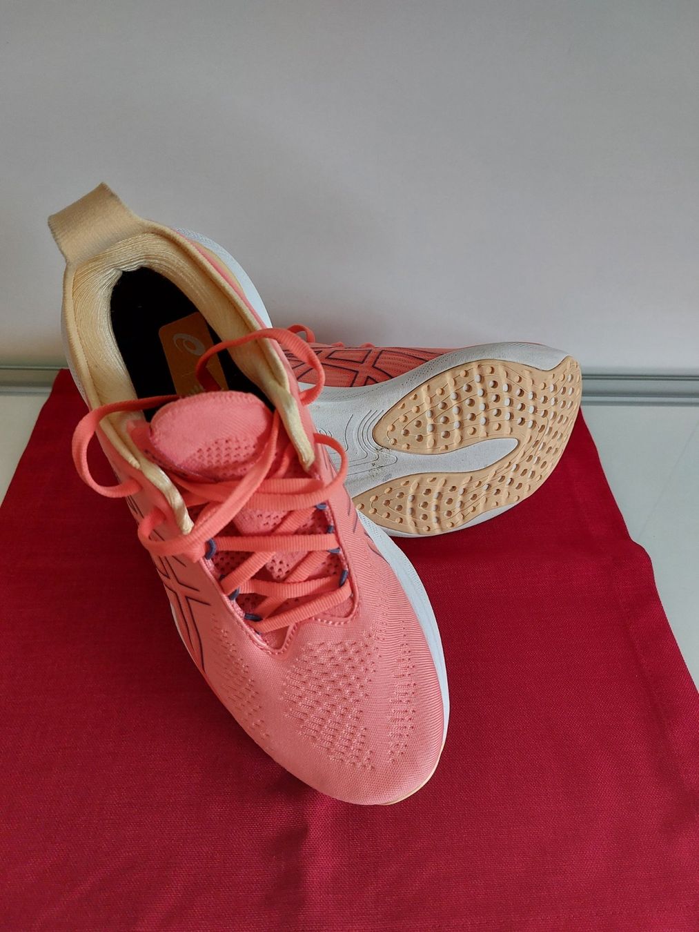 Asics Scarpe da donna: asics Turn- Laufschuh Pure GEL – Usato da Dättwil venduto da Sonne1965