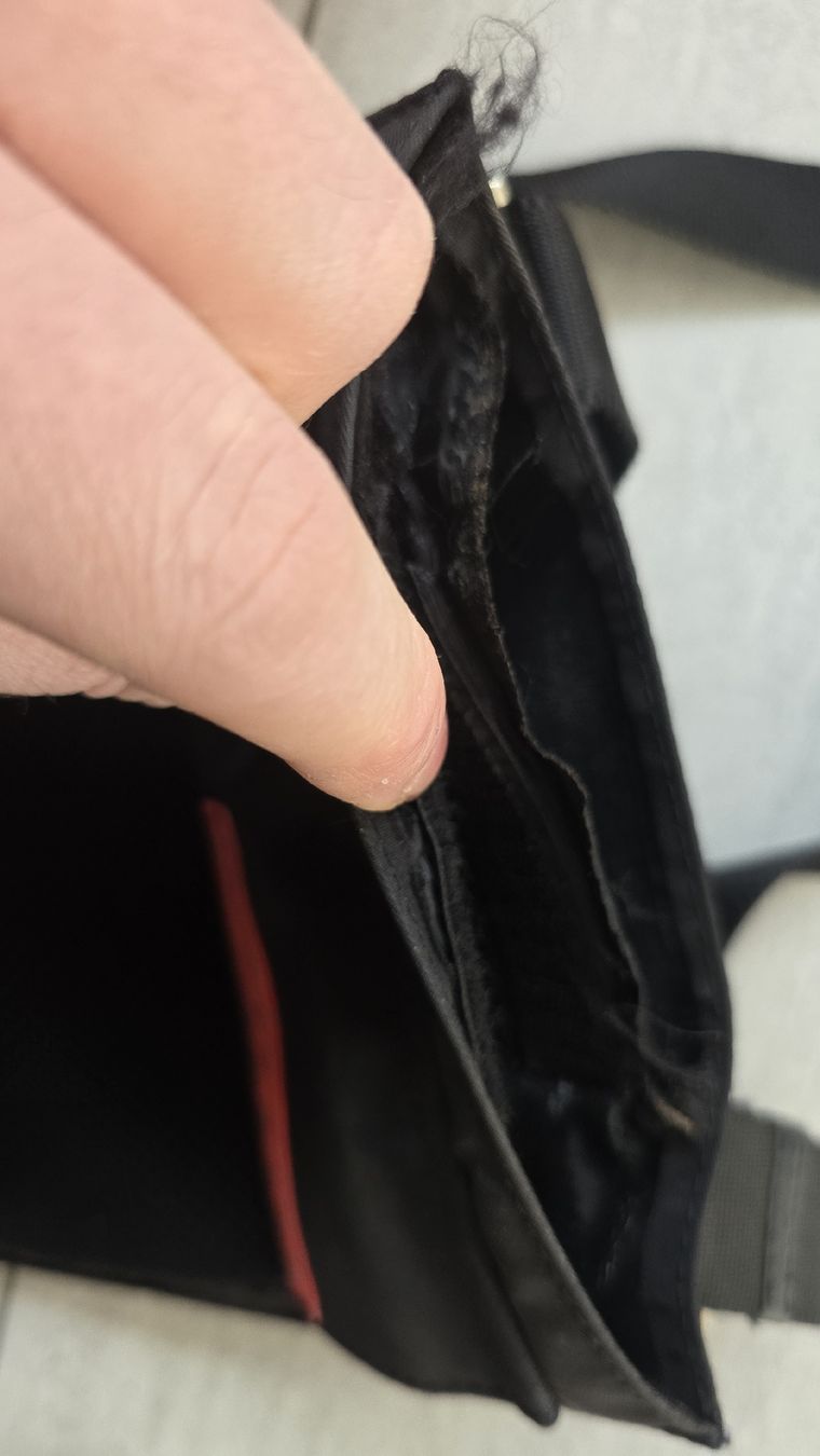 Prada Borse: Original Prada Nylon Umhängetasche   Preis: 99 CHF VB – Usato da Untersiggenthal venduto da JayRoguehand 3