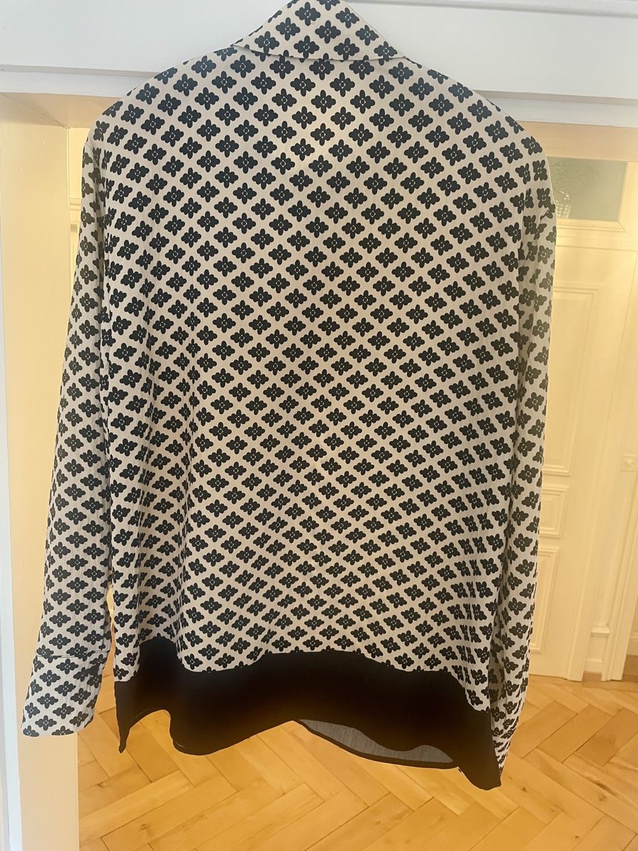 Zara Camicette: Bluse von Zara, hellbeige mit dunkelblauem Muster – Usato da Zürich venduto da pgr_9pzn 1
