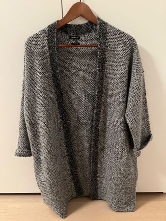 Flauschige warme Strickjacke von Massimo Dutti, Gr. S