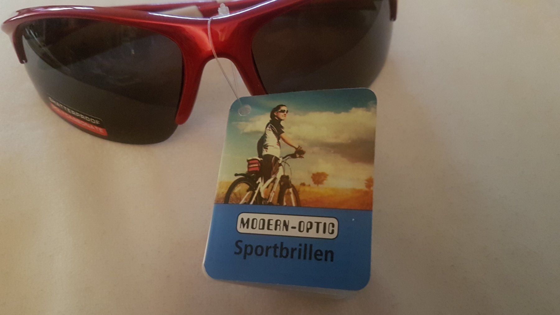 Occhiali & Lenti: Rote Sport-Sonnenbrille 'Modern Optik' – Nuovo (secondo la descrizione) da Oberengstringen venduto da Sheera7 4