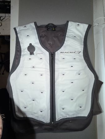 Gilet rafrechissant Macna unisexe, idéal pour la moto!