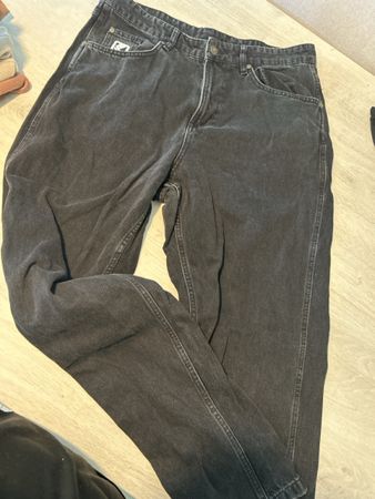 Karl Kani Kleidungspaket M T-Shirts Jeans Hoodie neuwertig