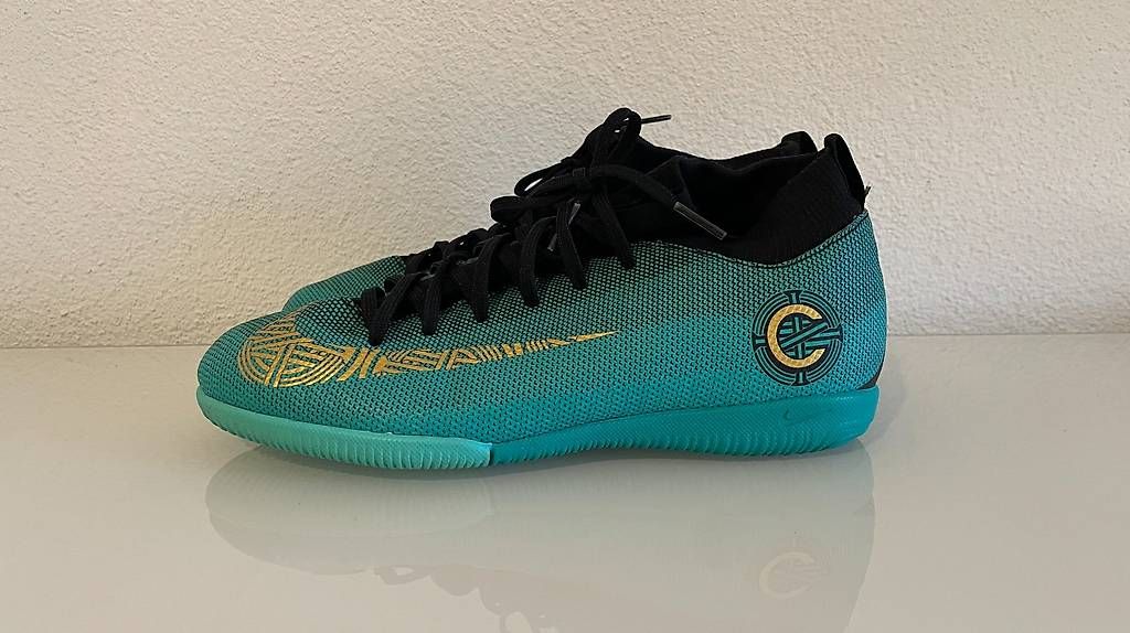 Scarpe da uomo: Fussballschuh in Grösse 36.5 – Usato da Jona venduto da Peterli_14 1