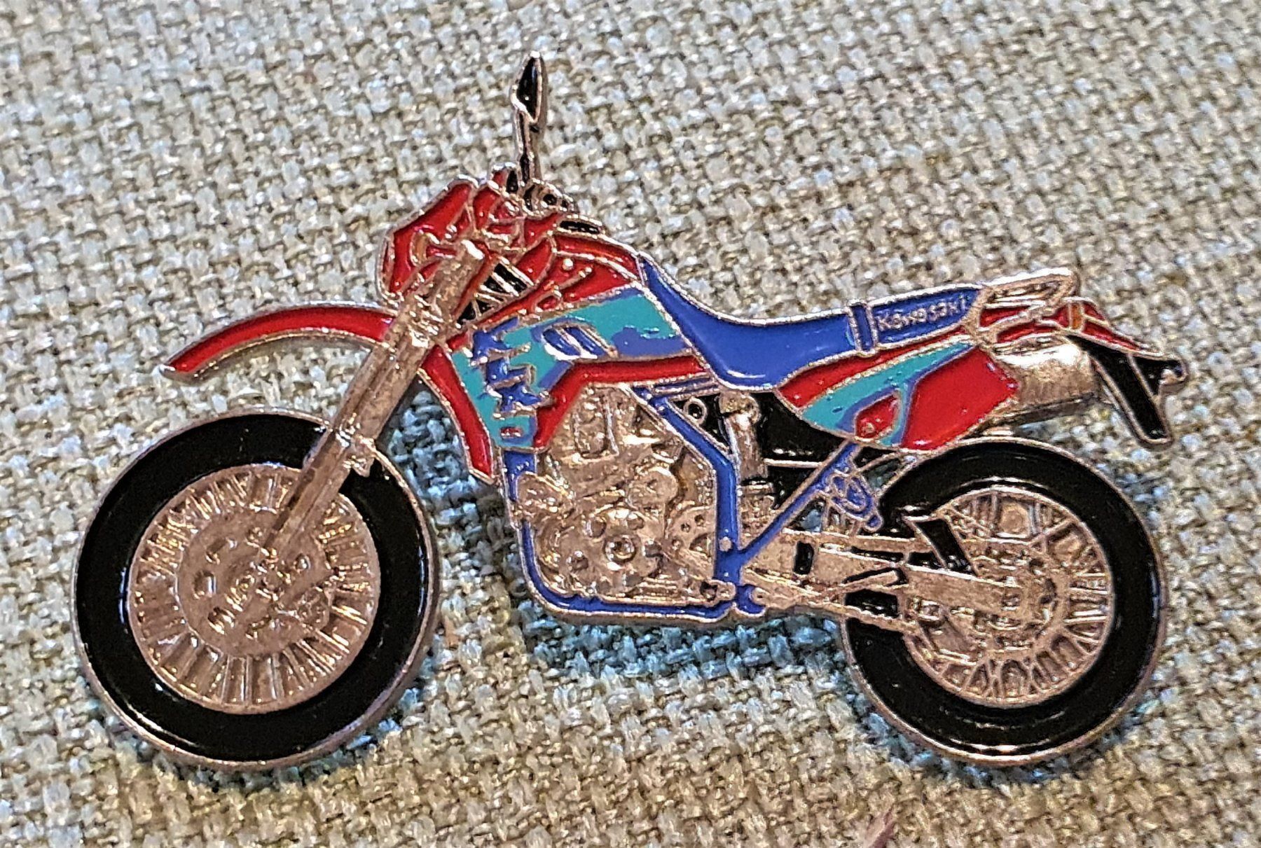 Placchette & Badge: G004 - Pin Motorrad Kawasaki – Usato da Reinach BL venduto da Boston-Verkauf