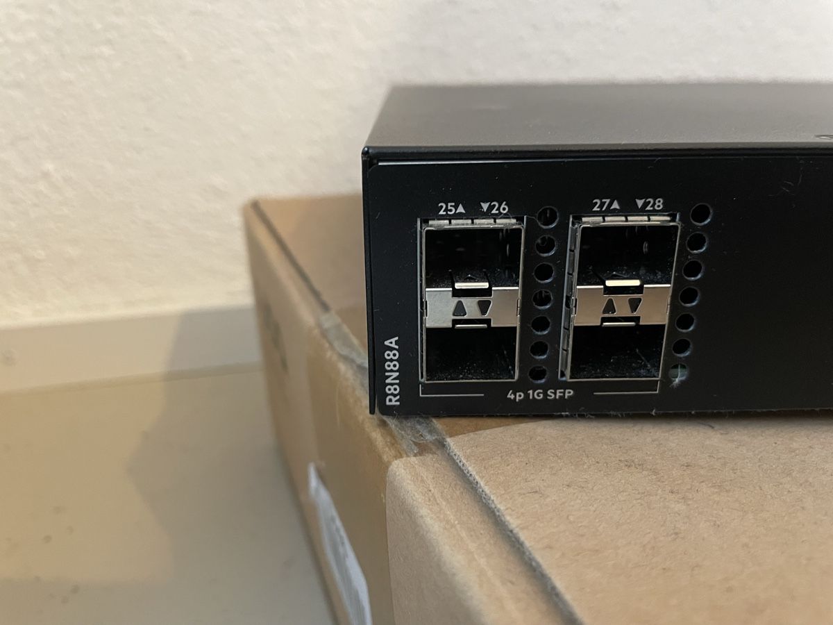 Aruba Modem & Router: Network Switch - Aruba 6000 24G 4SFP – Nuovo (secondo la descrizione) da Zürich venduto da tbs.spr 3