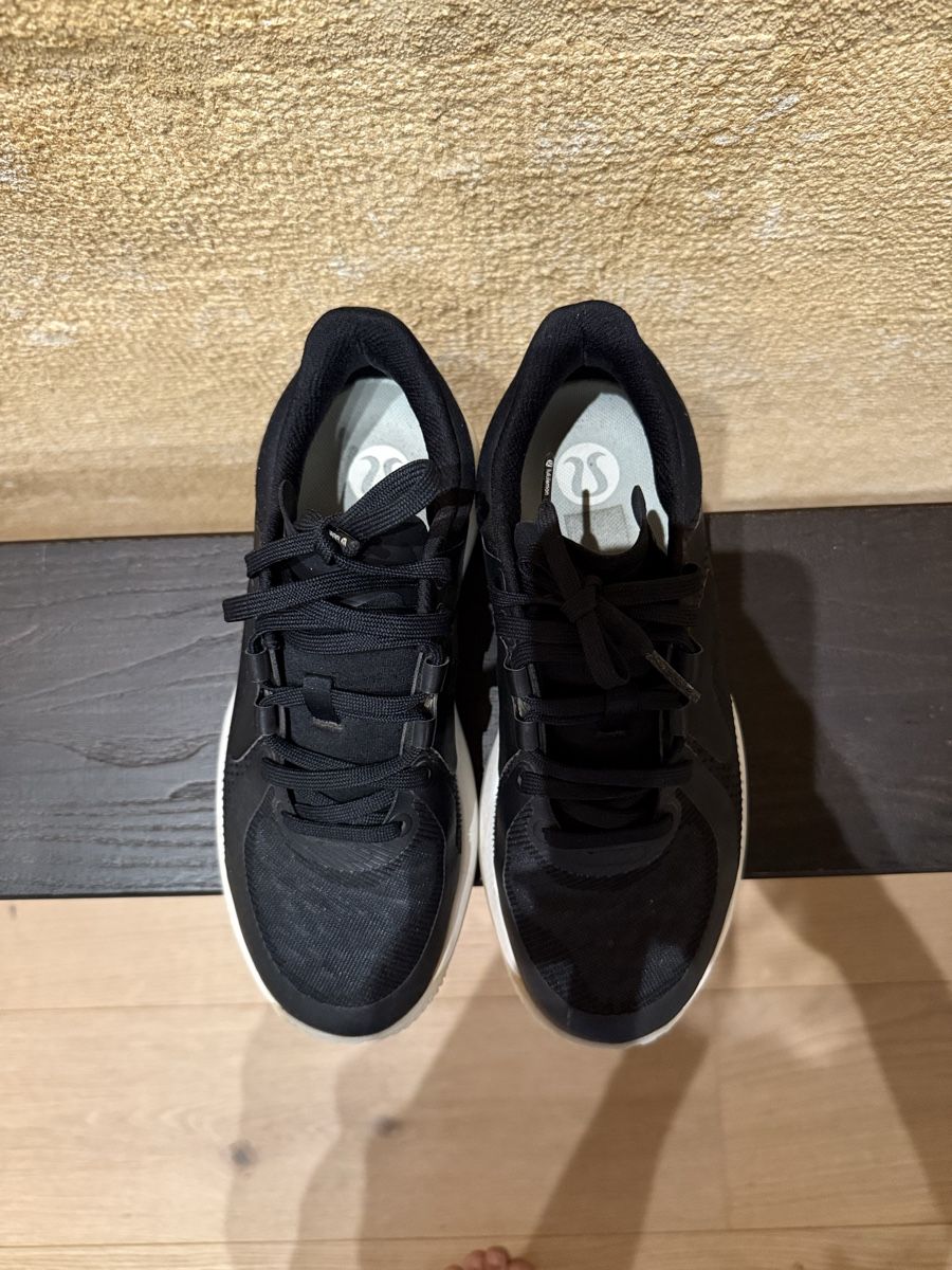 Scarpe da donna: Lululemon sneakers  – Usato da Neuchâtel venduto da ClosetSwap