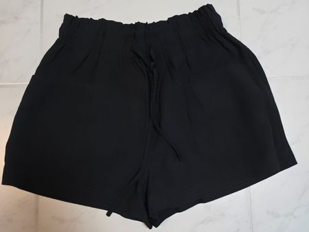 Shorts Pull&Bear schwarz mit Kordelzug Grösse M neu