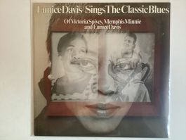 Funice Davis LP - Sings Classic Blues