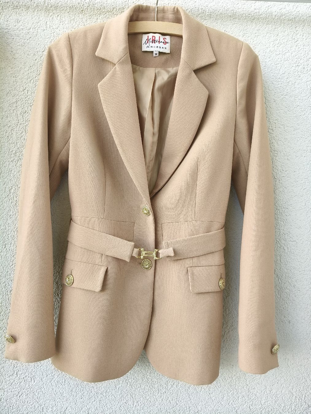 Morgan Giacche: Blazer Morgan 36/S beige collection Iris Mittenaere – Nuovo (secondo la descrizione) da Monthey venduto da lesaffairesdecamille