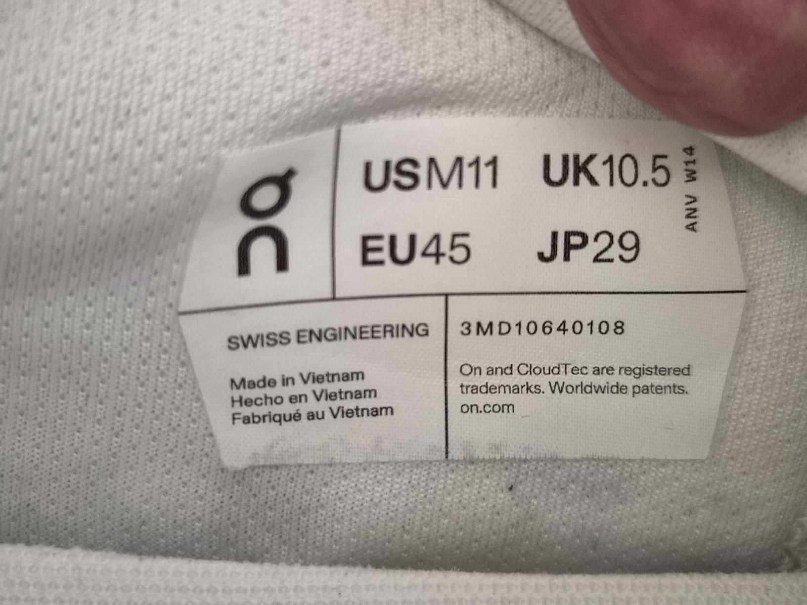 On Chaussures hommes: OnCloud Schuh, Sneaker weiss Gr. 45 – Neuf (Voir description) à Adlikon par jahr01 3