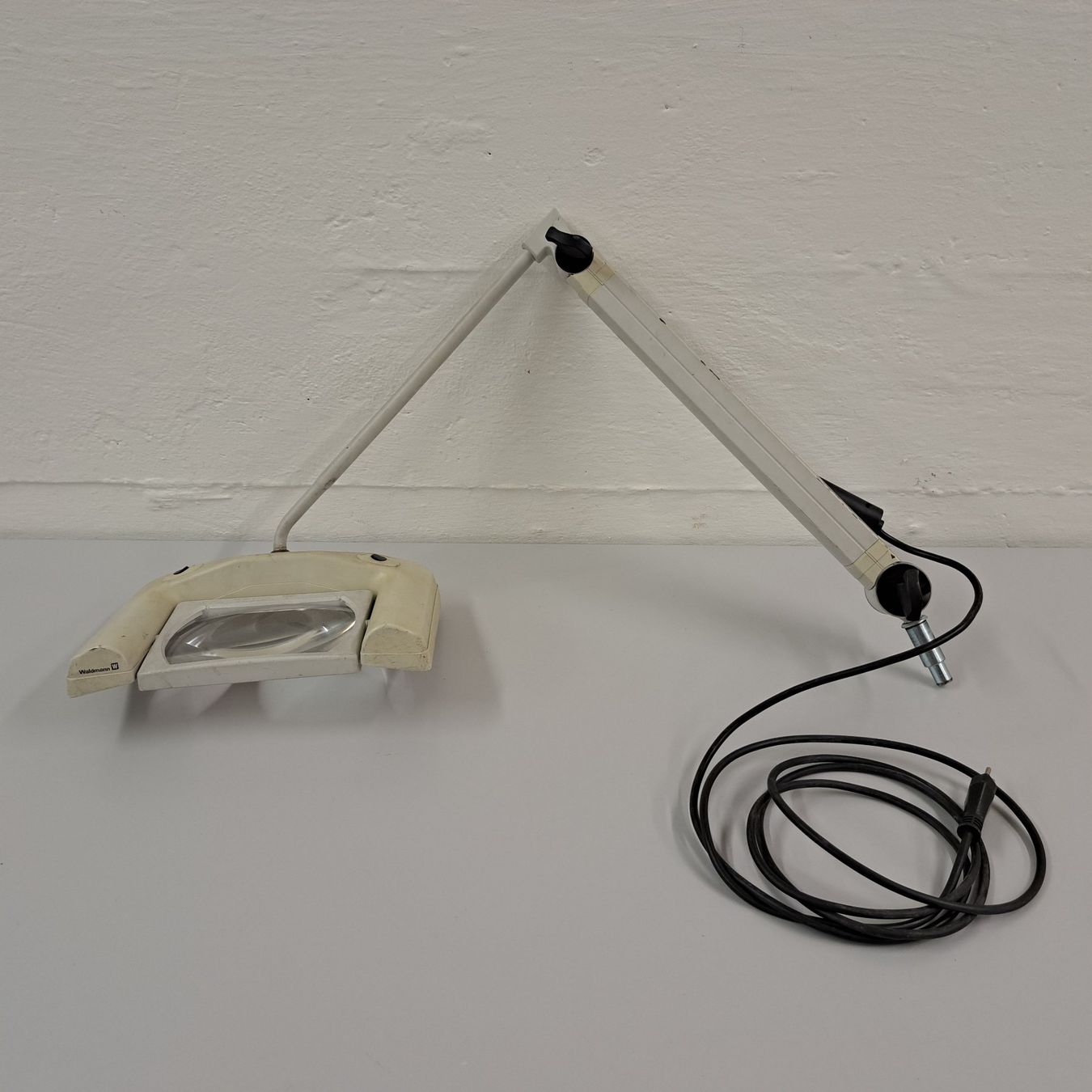 Elektrotechnik: Waldmann Lupenleuchte Arbeitsleuchte Lampe mit Lupe – Gebraucht aus Belp von