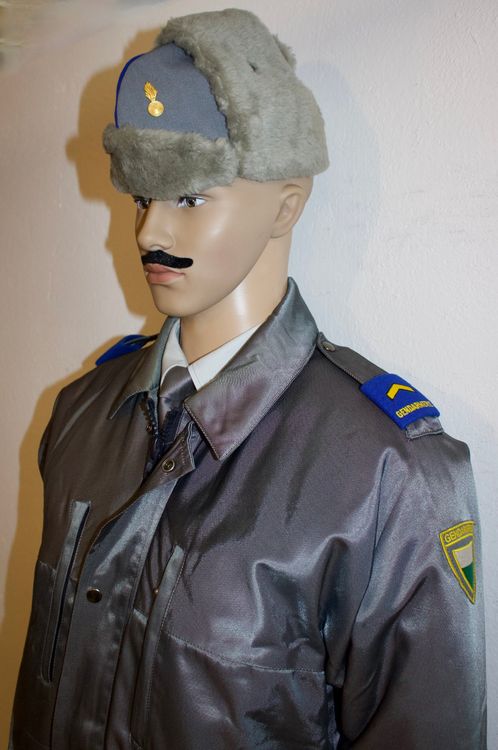 gendarmerie-vaudoise-un-uniforme-tenue-d-hiver-gebraucht-in-lausanne