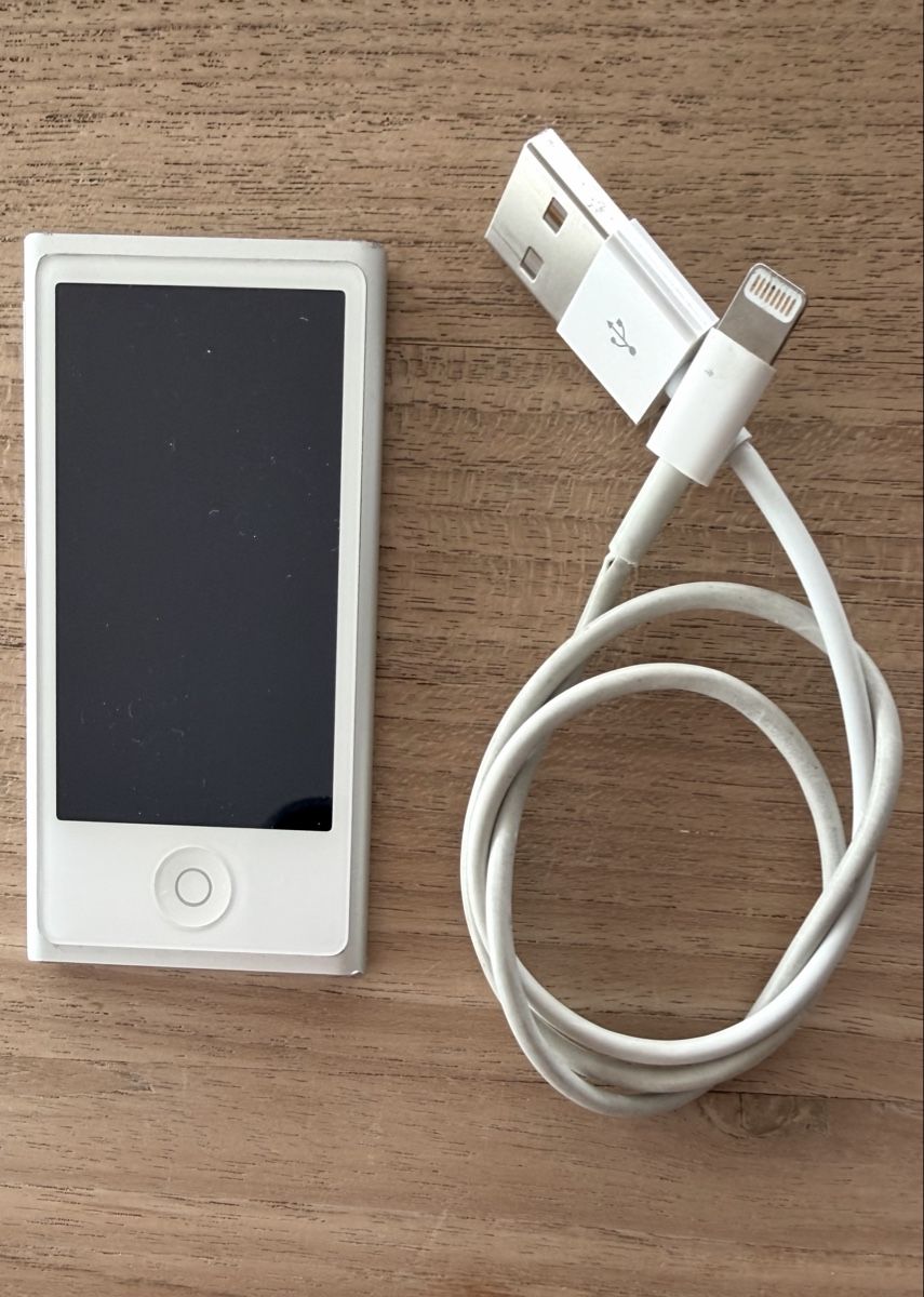 Apple Lettore multimediale portatile: iPod Nano 7. Generation, Zustand gut – Usato da Zufikon venduto da Watchmaker7 3