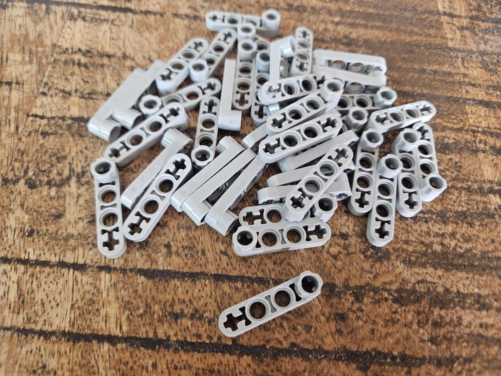 Lego Baukästen: lego 2825 lot de 40 pièces Light Bluish Gray Technic, – Gebraucht aus Confignon von Ecrofigs