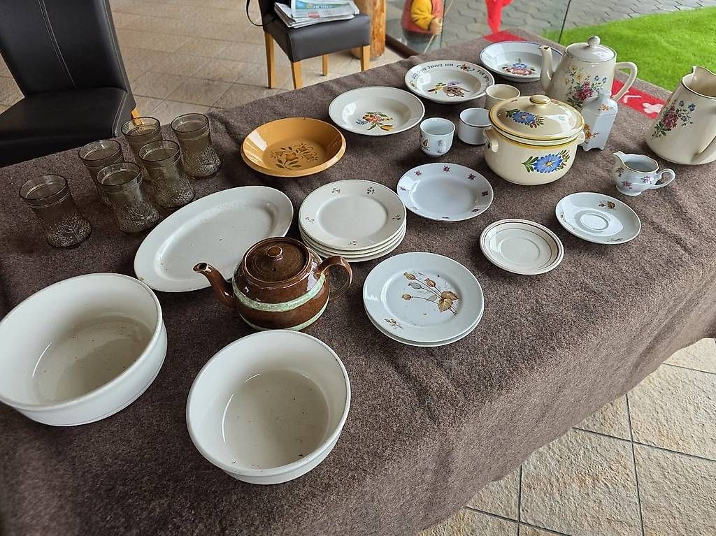 Set di piatti: Diverses Geschier zum teil Antik – Usato da Schwarzenegg venduto da Stakro 4