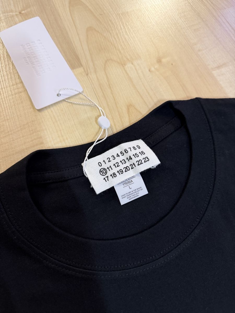 Maison Margiela T-shirt: Maison Margiela Numeric T-Shirt – Nuovo (secondo la descrizione) da Allschwil venduto da seb_g99n 1