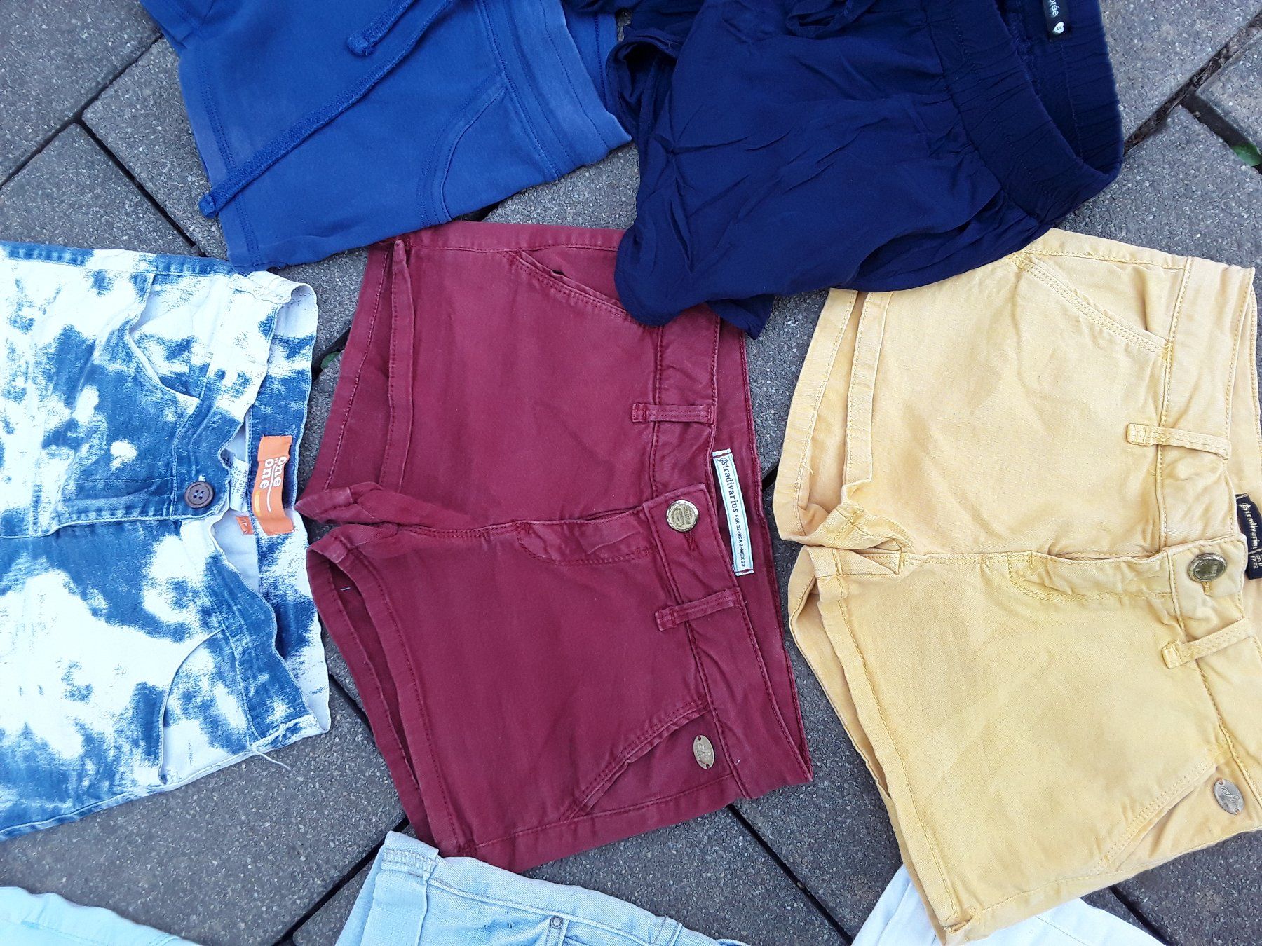 Kleiderpakete & -sets: 8  Paar  kurze Hosen Gr. 32/34 – Gebraucht aus Heimberg von Samprof 2