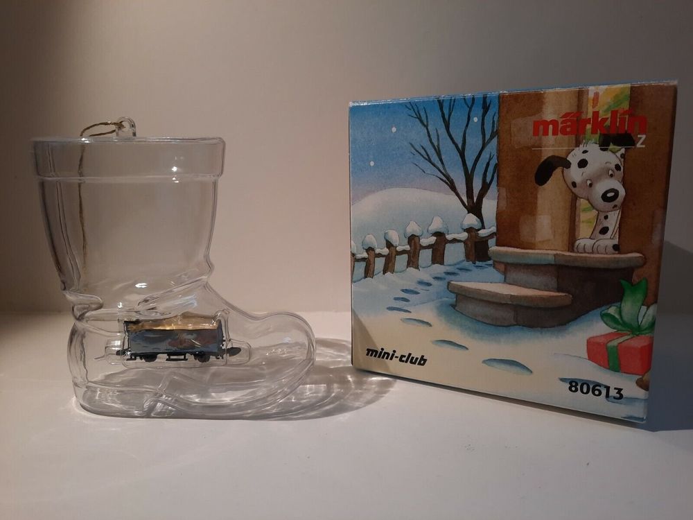 Carte postale de Noël avec voiture de Noël dans le village | Vecteur