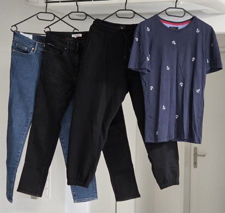 Kleiderpaket - T-Shirt und Hosen