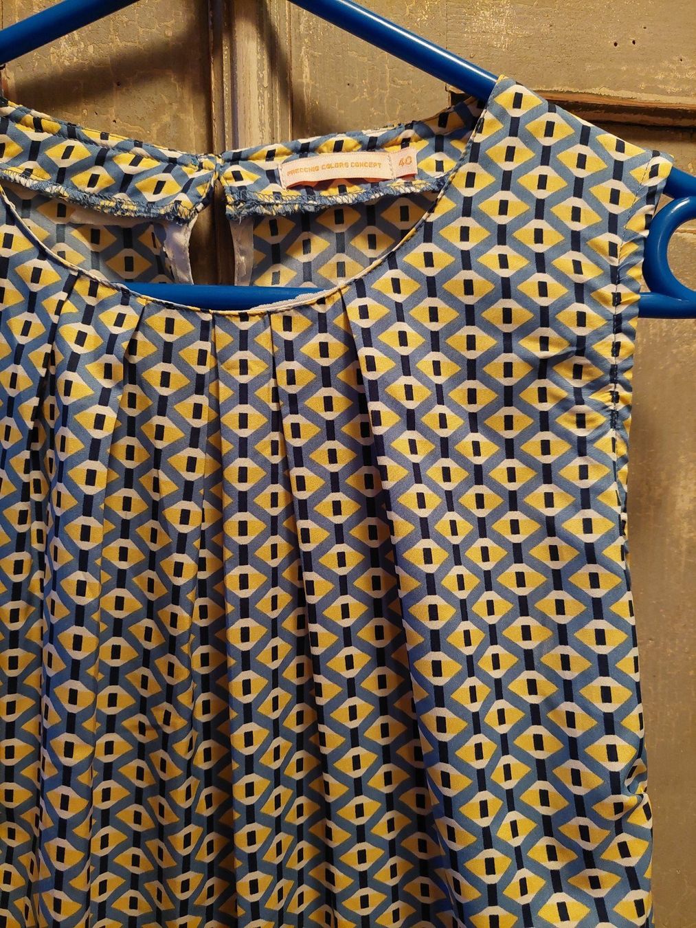Vestiti: Precchio . Colors Concept 40 – Usato da Besenbüren venduto da piculo