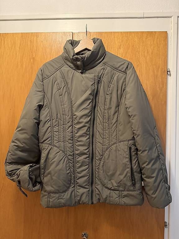 Vestes: Damen-Daunenjacke – D'occasion à Wallisellen par Versiva4 4