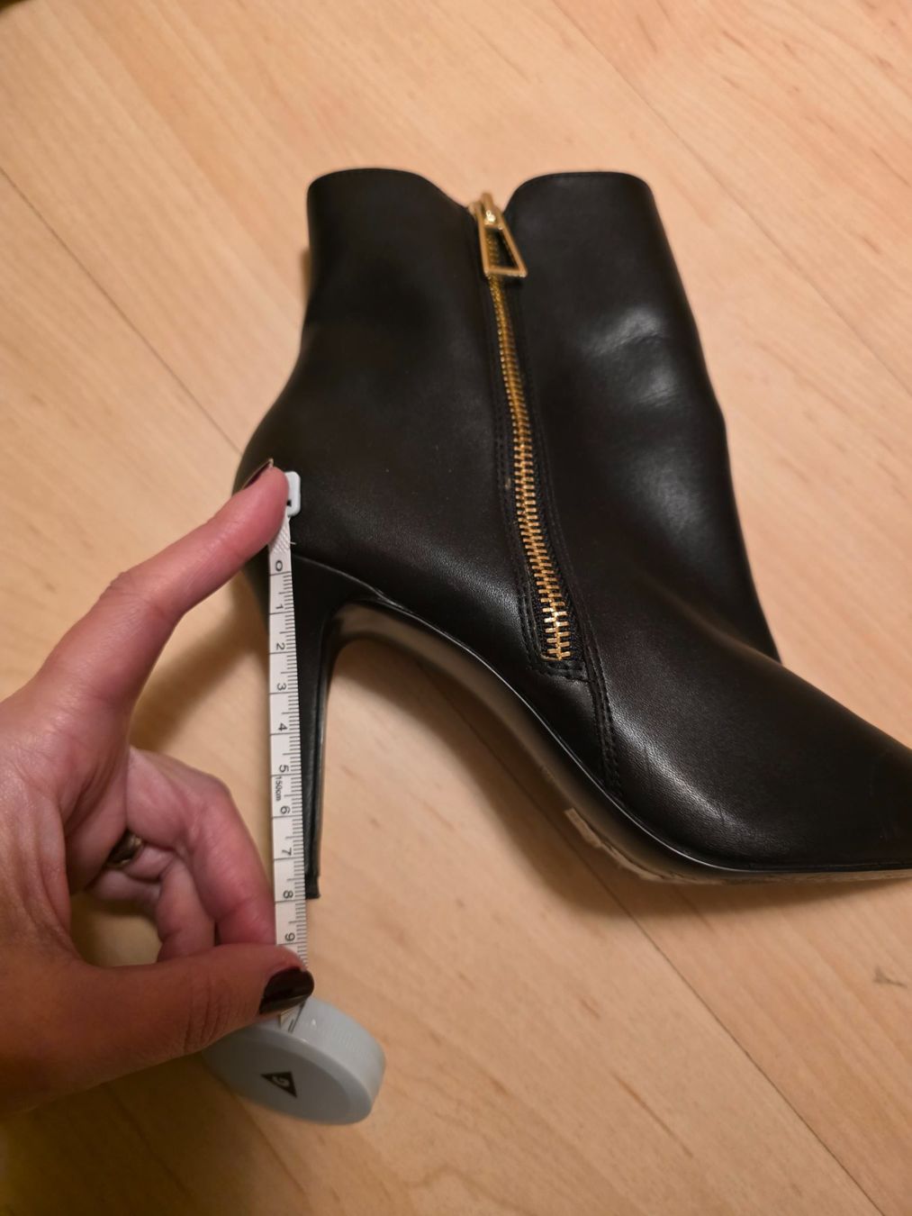 Esprit Damenschuhe: Bottines Esprit élégantes, pointues, noires, 38 – Gebraucht aus Vallamand von rom_z7q6 2