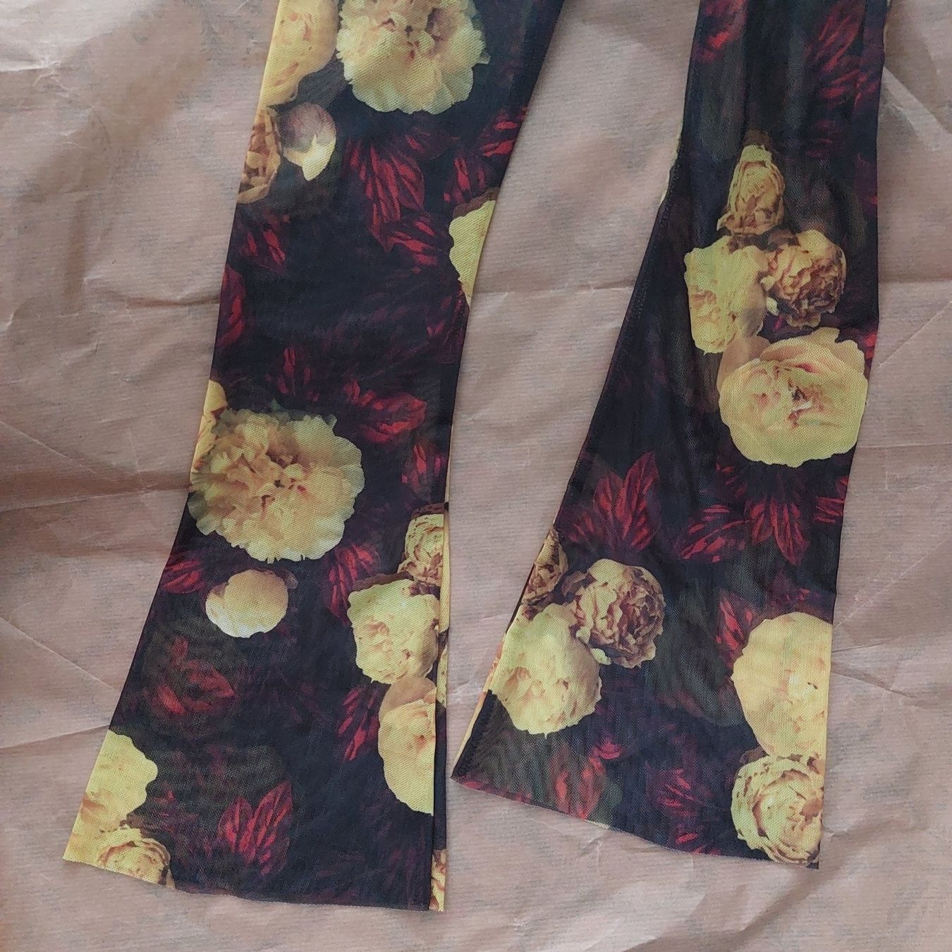 T-shirt: NA-KD Shirt mit Blumenmuster – Nuovo (secondo la descrizione) da Muri AG venduto da ReBoutique 4