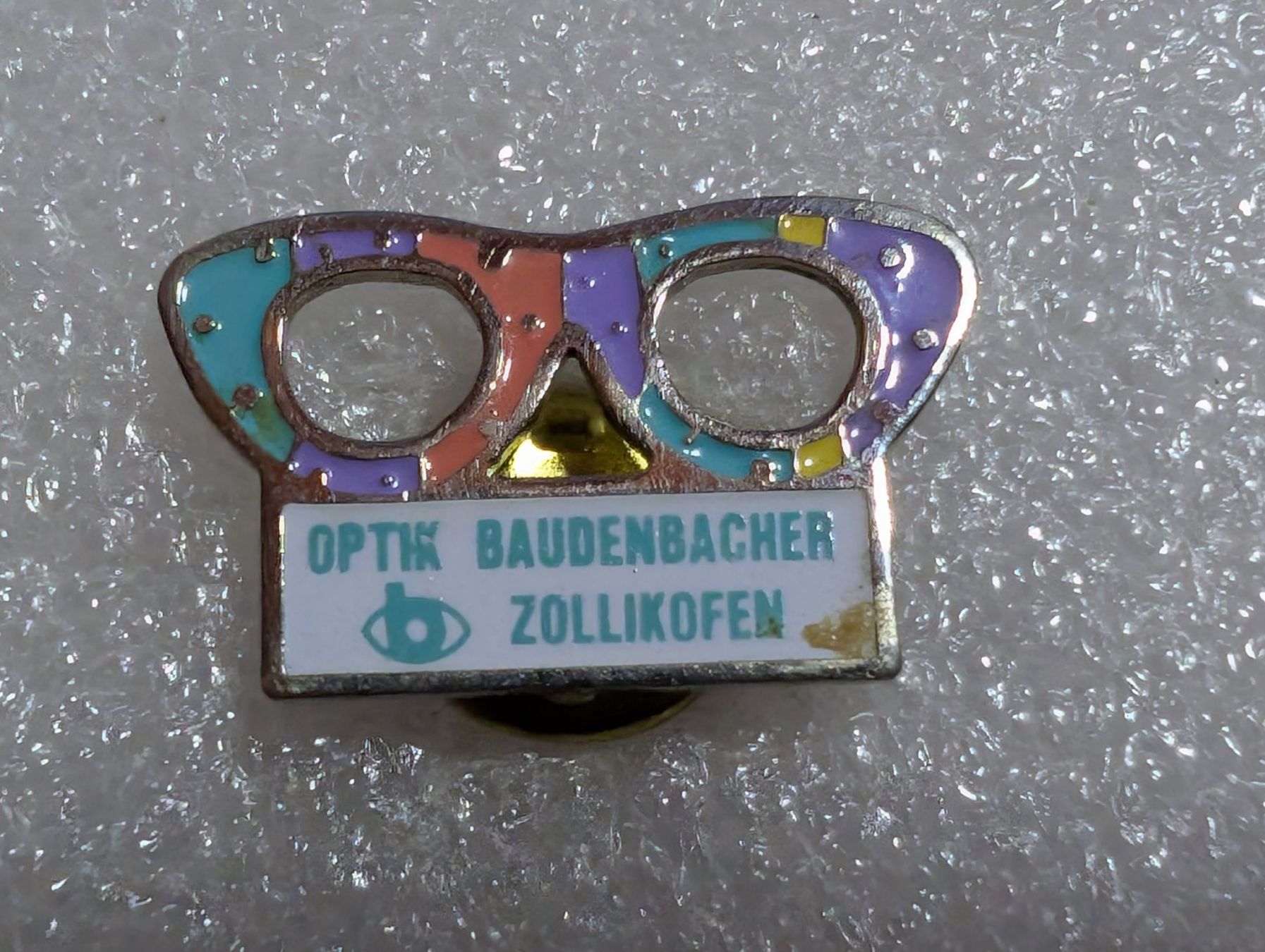 Placchette & Badge: Ansteckpin 251: Optik Baudenbacher – Usato da Oppligen venduto da Pin-Fall-Shop