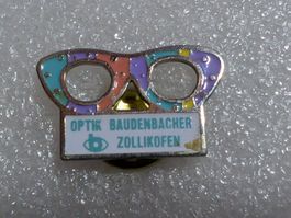 Ansteckpin 251: Optik Baudenbacher