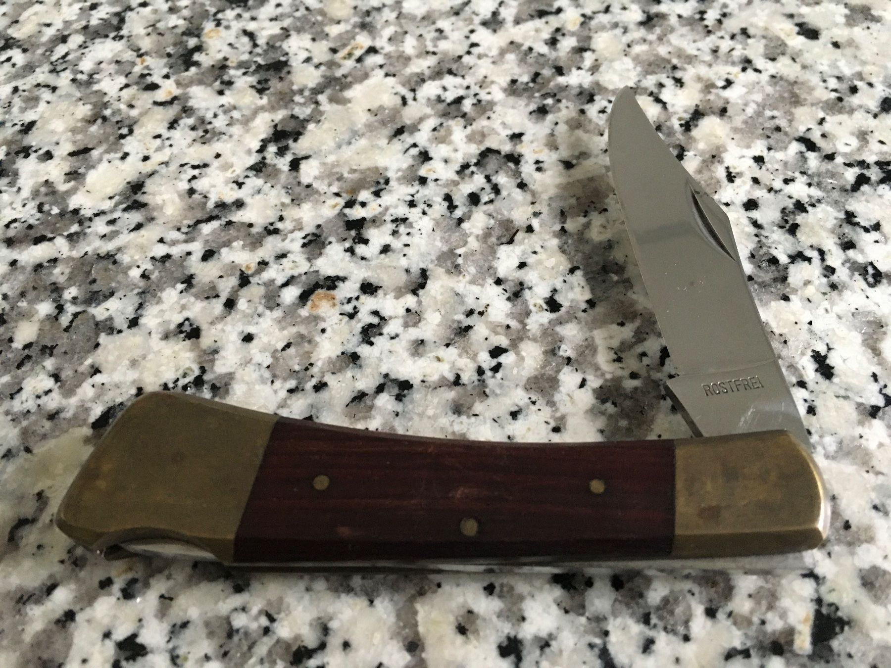 Taschenmesser: Rostfreies Taschenmesser mit Holzgriff – Gebraucht aus Freienwil von Hubi030