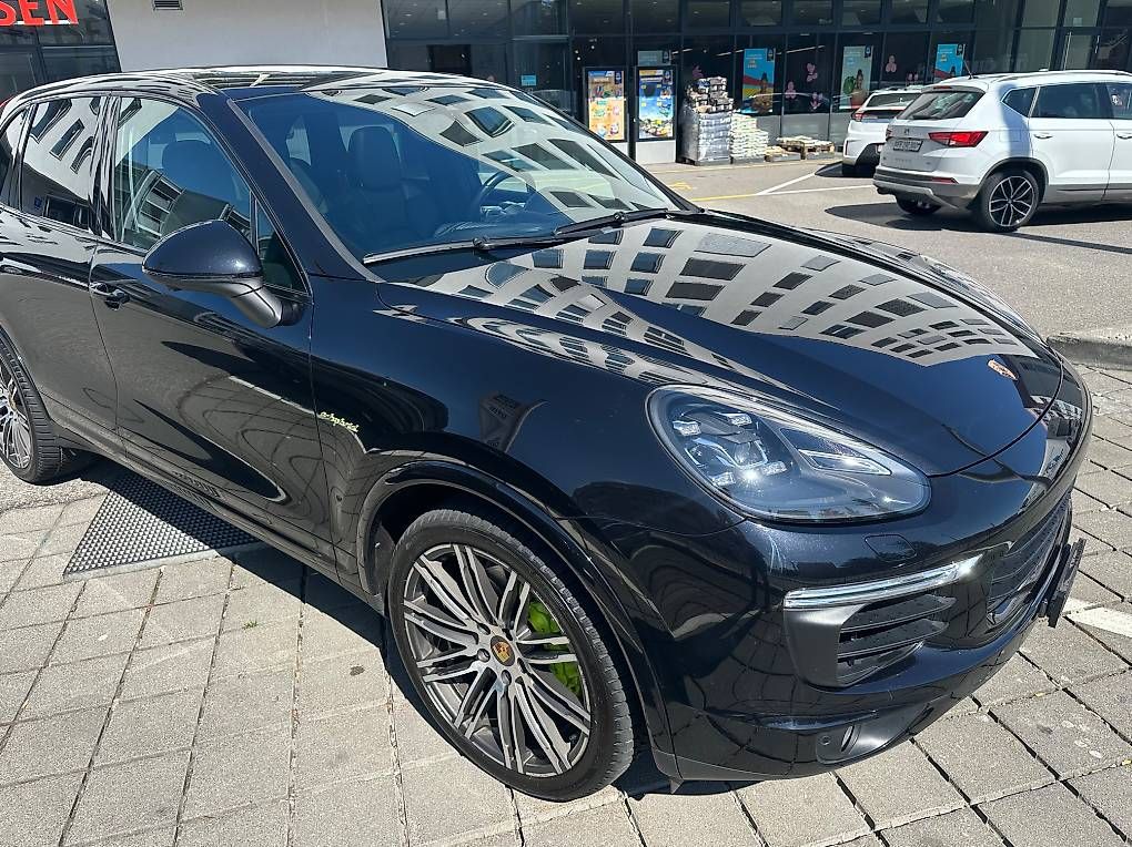 Autos: Porsche Cayenne S E-Hybrid Platinum Edition  – Gebraucht aus Gletterens von mar_n29j 4