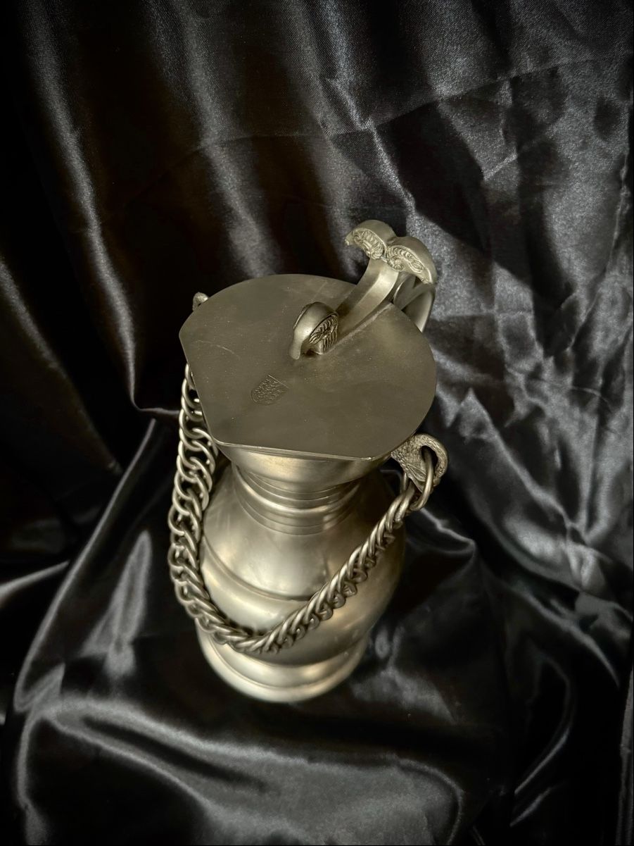 Teiere: Pewter Pitcher with Lid and Chain, Used Condition – Usato da Bern venduto da NOKOMETA 2