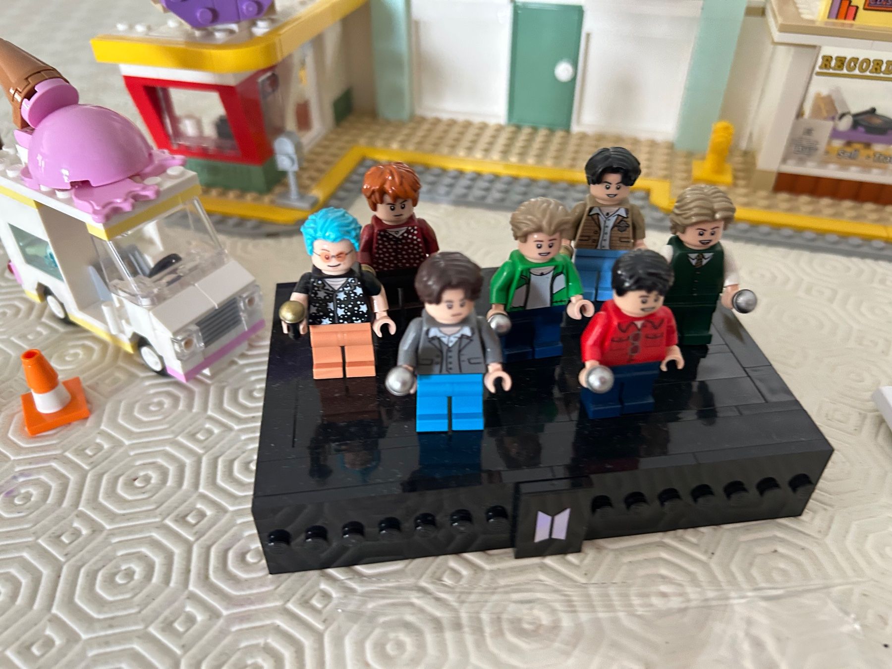 Lego Kit di costruzioni: LEGO Ideas 21339 - BTS Dynamite – Usato da Arbedo venduto da nadia1973 4