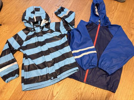 2 Regenjacken Gr. 122/128 Reima + H&M