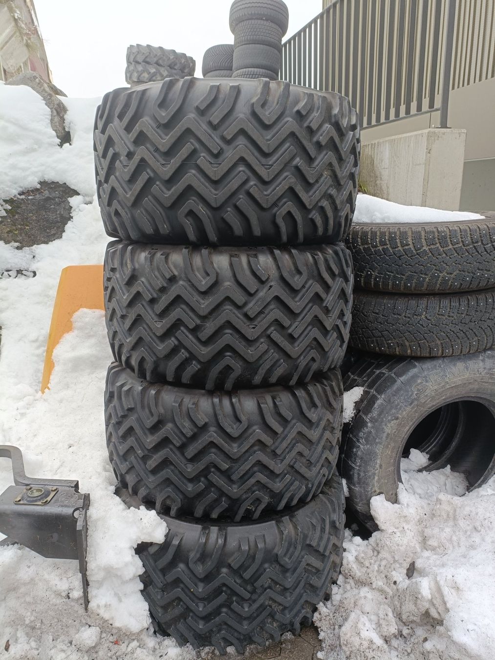 Pneumatici & Ruote complete: Terrareifen Allground BKT 440/50R17 – Usato da Appenzell venduto da surum