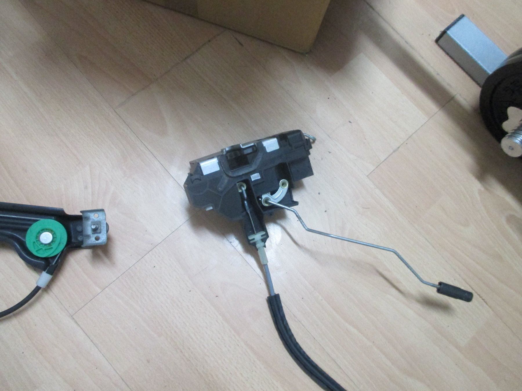 Tutti pezzi di ricambio auto: Saab 9-3 Cabrio Fensterheber + mehr... – Usato da Schafisheim venduto da Sprint33 3