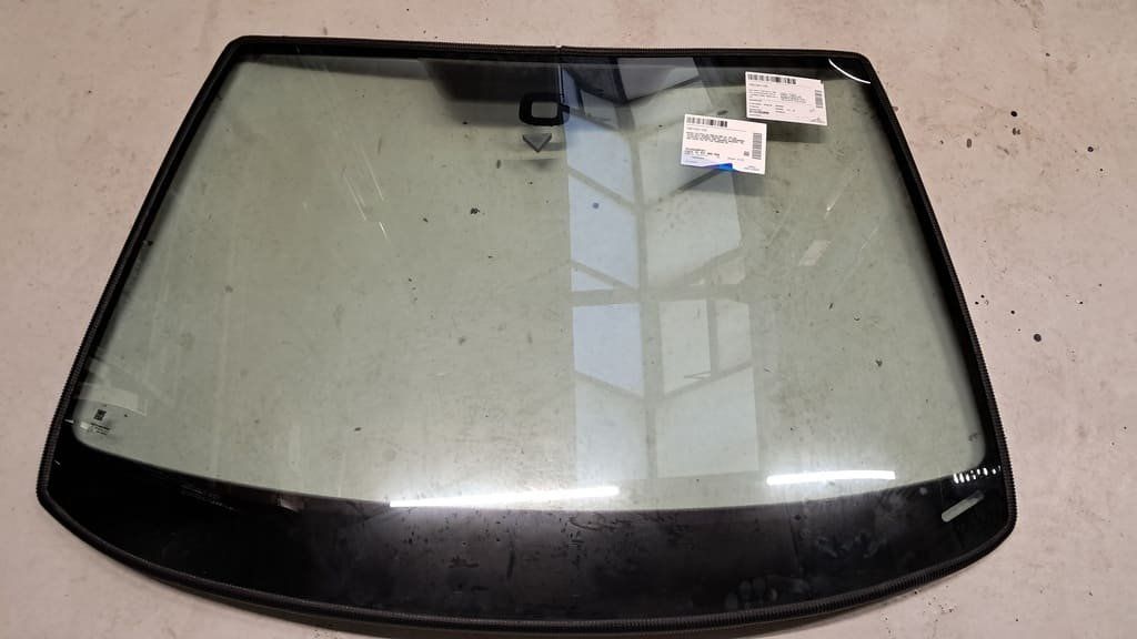 Skoda Tutti pezzi di ricambio auto: Frontscheibe Skoda Octavia (ab 2013) – Usato da Alpnach-Dorf venduto da Hess-Automobile