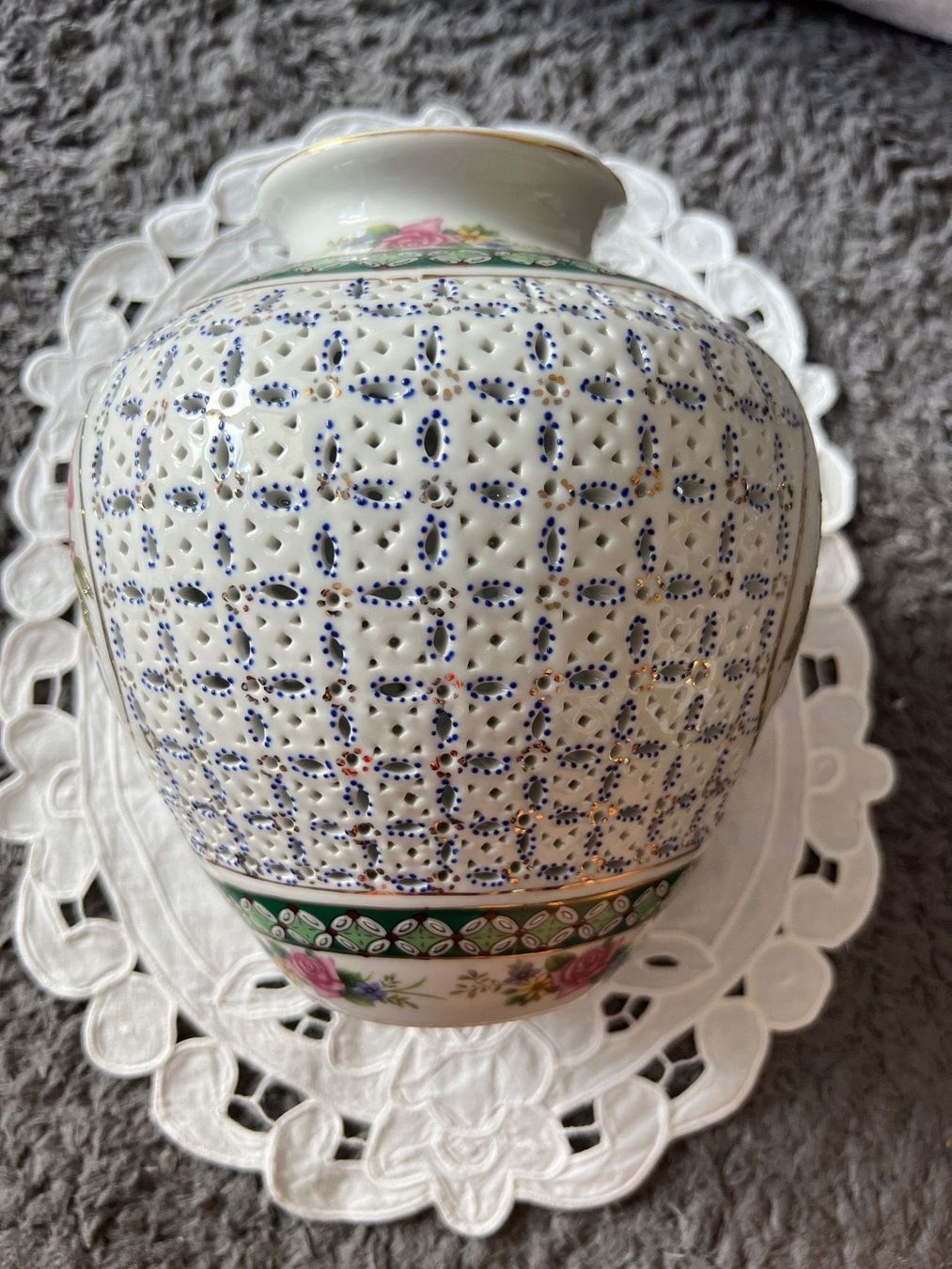 Vasi & Recipienti: Chinesische Ziervase Durchbruchmuster – Usato da Frenkendorf venduto da Only1 1