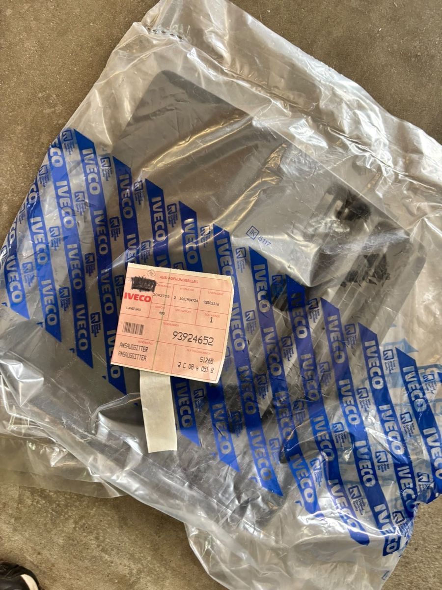 Tutti pezzi di ricambio auto: Iveco Ansauggitter 93924652 NOS – Usato da Mörschwil venduto da tweety9402 2