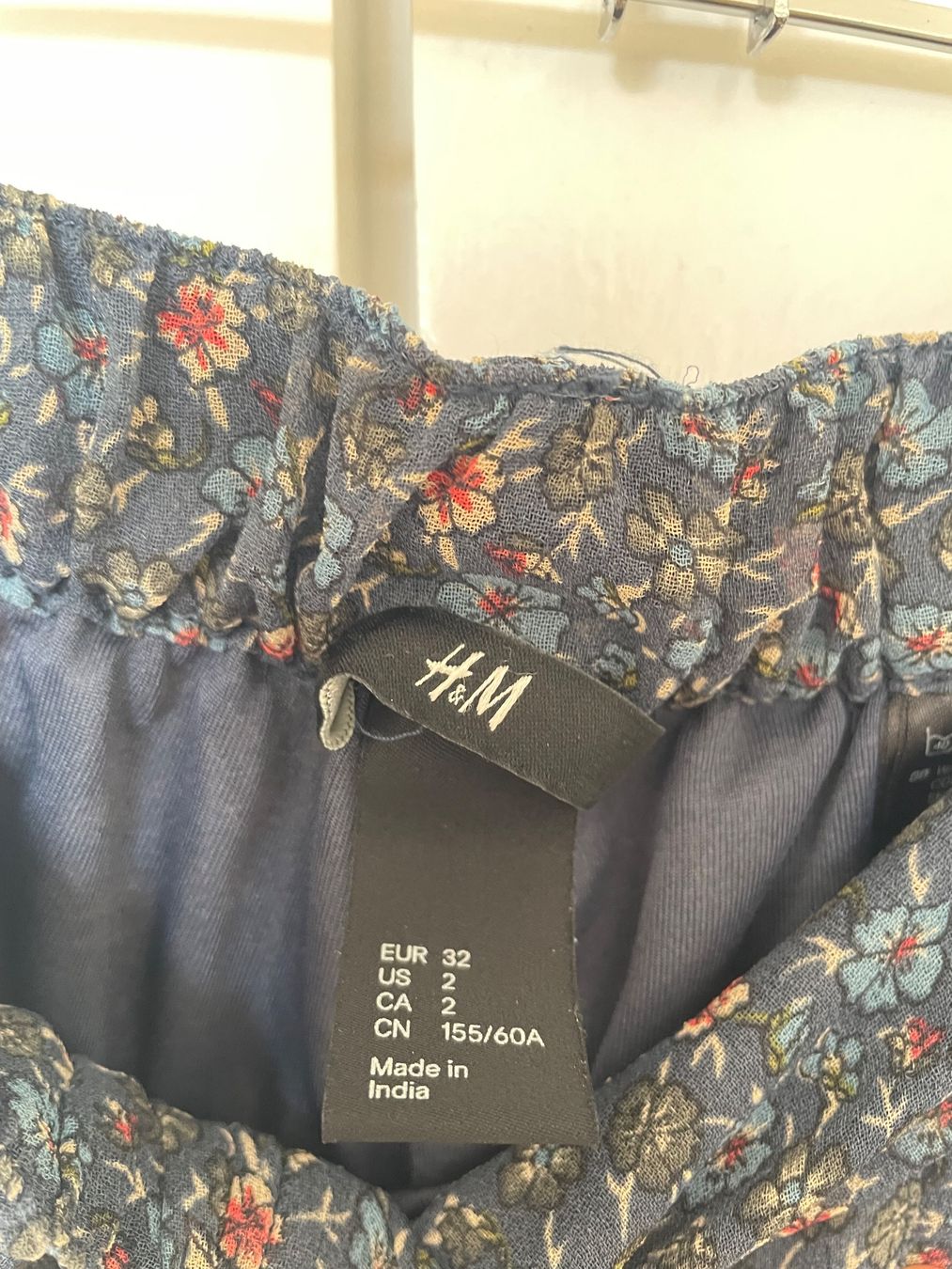 H&M Hosen: Short fleuri H&M femme - Taille 32 – Gebraucht aus Geneve von Margot_22 3