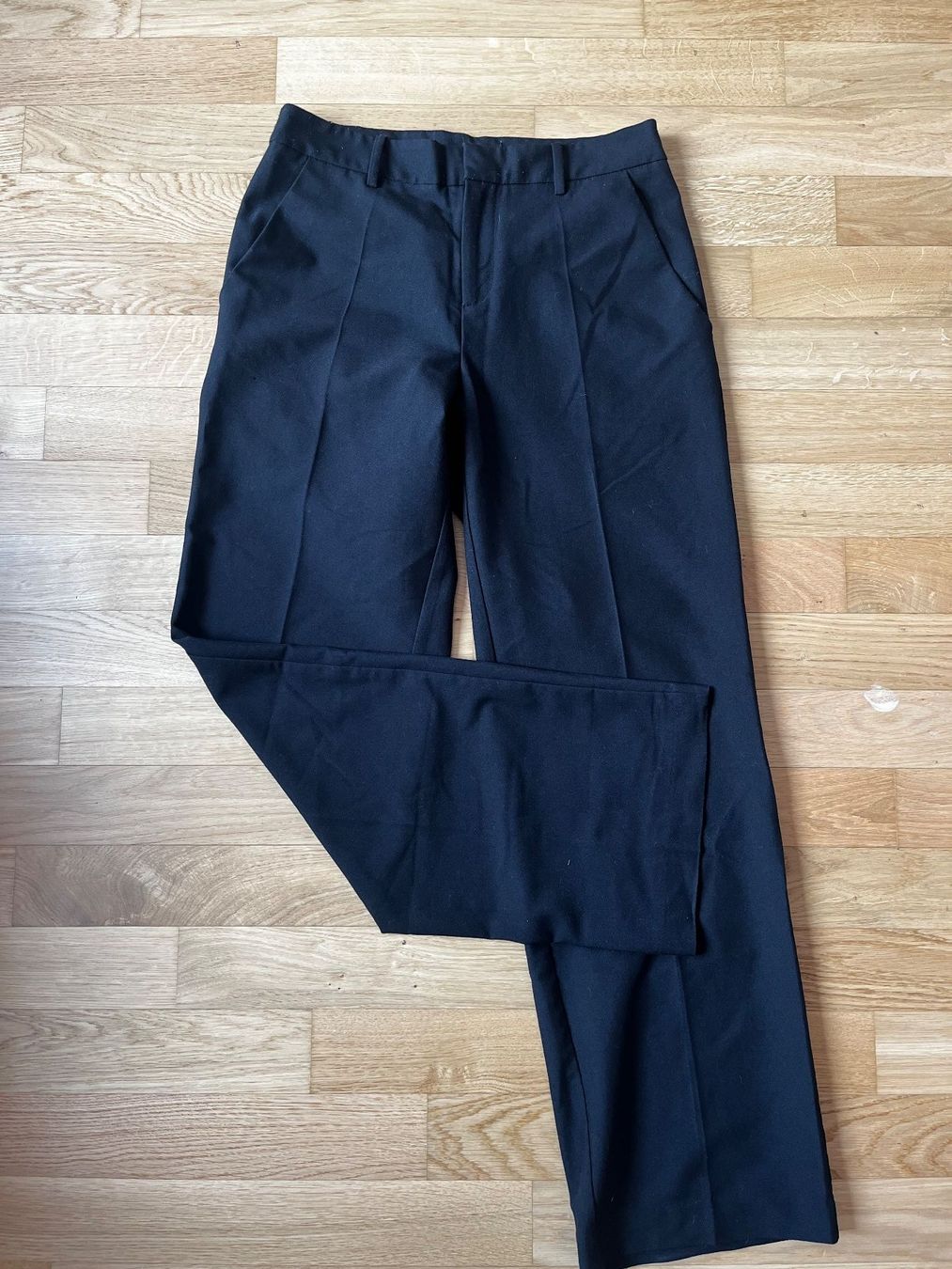Hosen: Pantalon classique taille basse – Gebraucht aus La Tour-de-Trême von lol_85kj