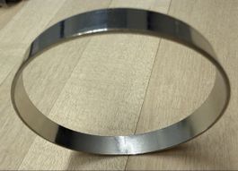 Silberfarbener Armreif - Zeitloser Schmuck für den Sommer