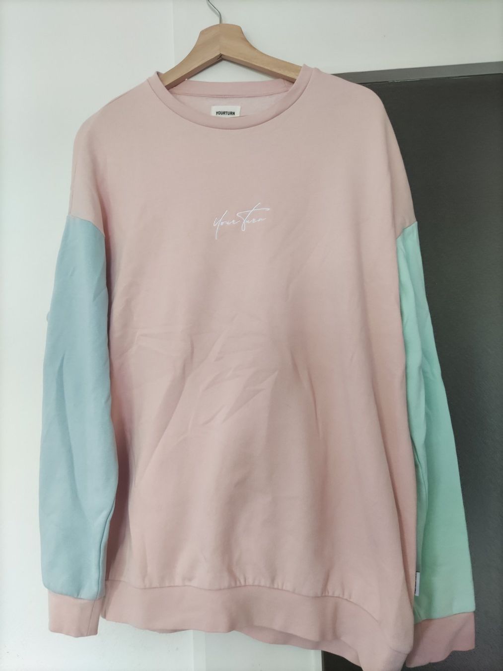 Maglioni & Felpe: Pull rose pastel à blocs de couleurs bleu et vert YOURTURN M – Usato da Grand-Lancy venduto da Morriganne