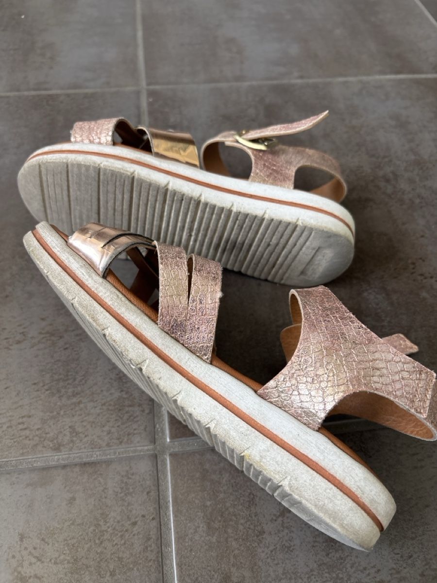 Scarpe per ragazze: Sandalen für Mädchen gr 33 – Usato da Unterseen venduto da Jubrunner 1