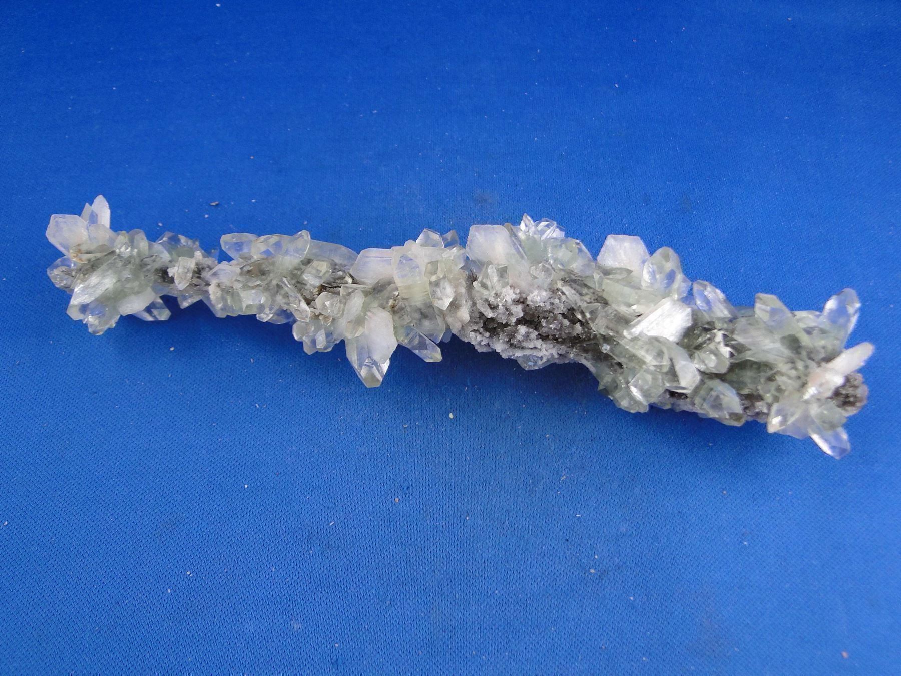 Minerali & Pietre curative: Quarz mit Apophylit und Stilbit – Usato da Schinznach Bad venduto da Demerald