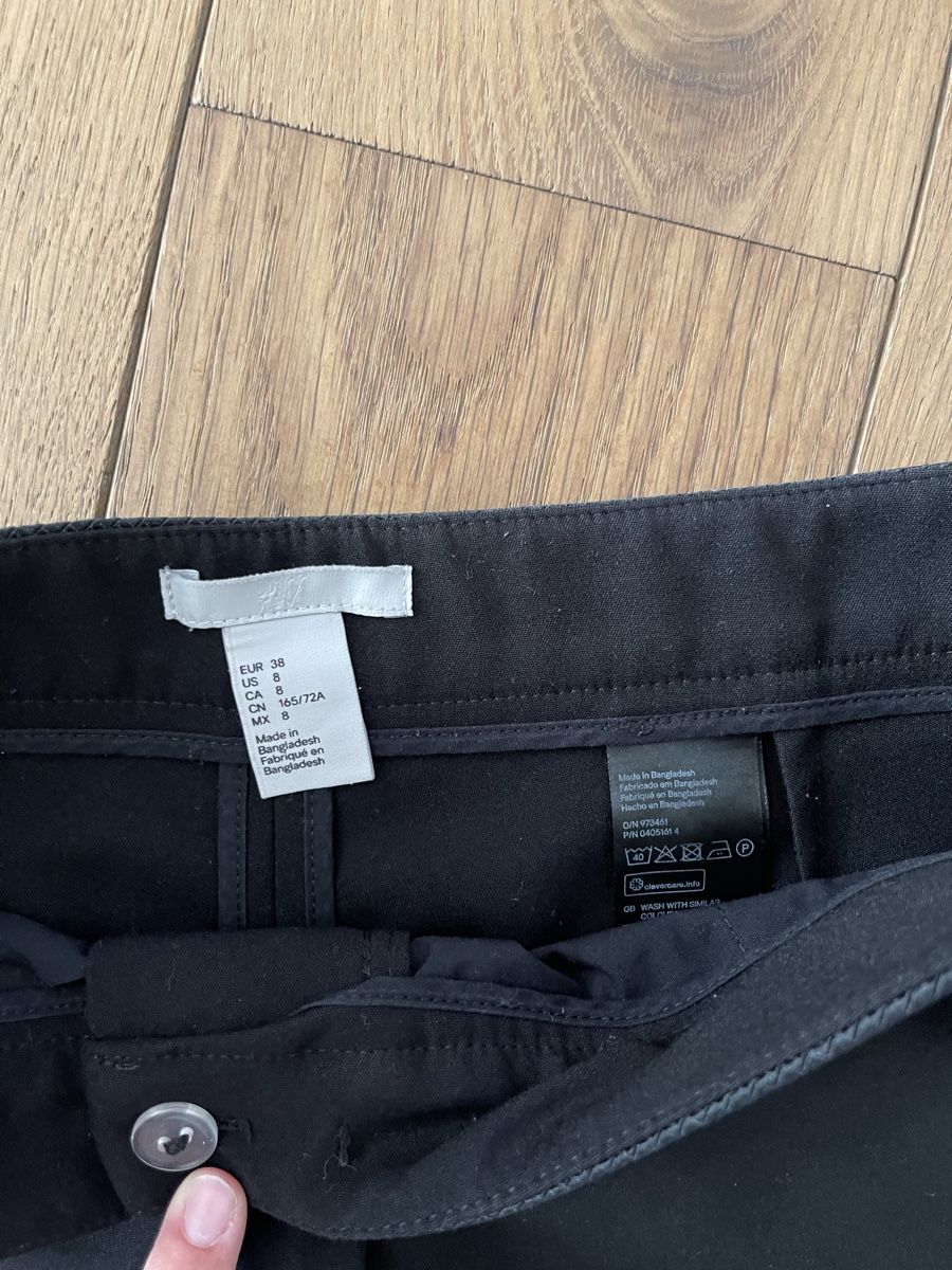 H&M Pantaloni: Schwarze Shorts H&M Grösse 38  – Usato da Dornach venduto da cmuenger 3